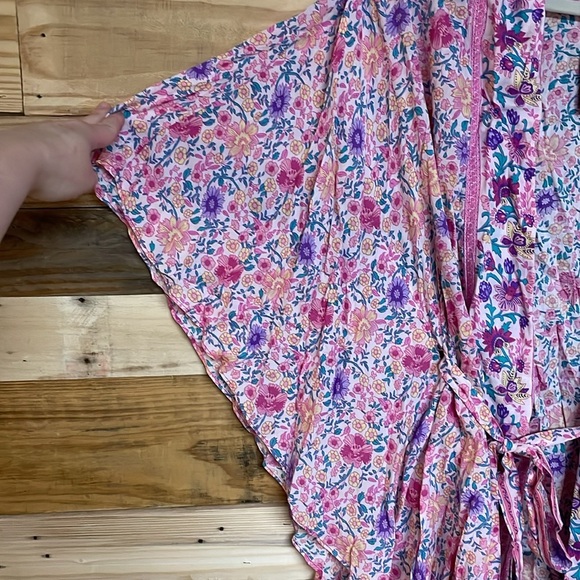 Kori size Medium Open Floral Pink Kimono Wrap with Waist Tie and Wide Sleeves - Picture 3 of 8